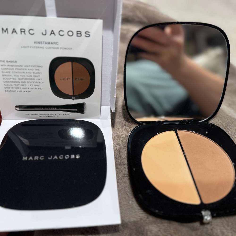 Marc Jacob’s face “INSTAMARC Light filtering Countour Powder. New un used